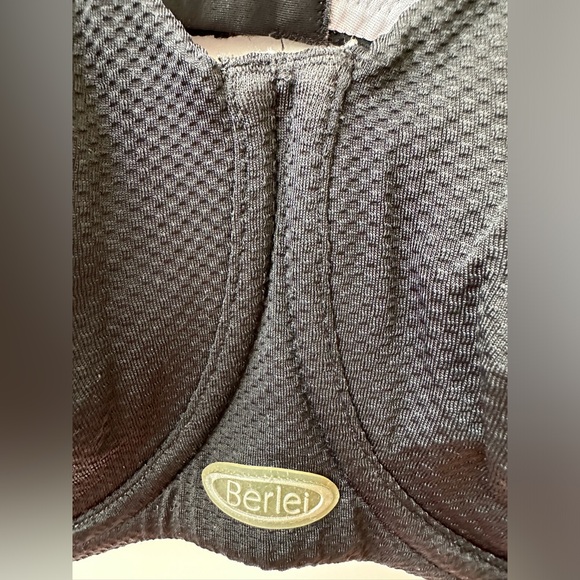 BERLEI - High Performance Underwire Non Padded Sports Bra Black - 18DD (US 40DD) - Picture 8 of 13